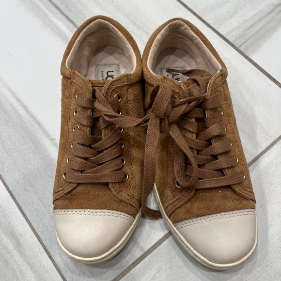 UGG Lace-up sneakers camel color - Picture 2 of 4